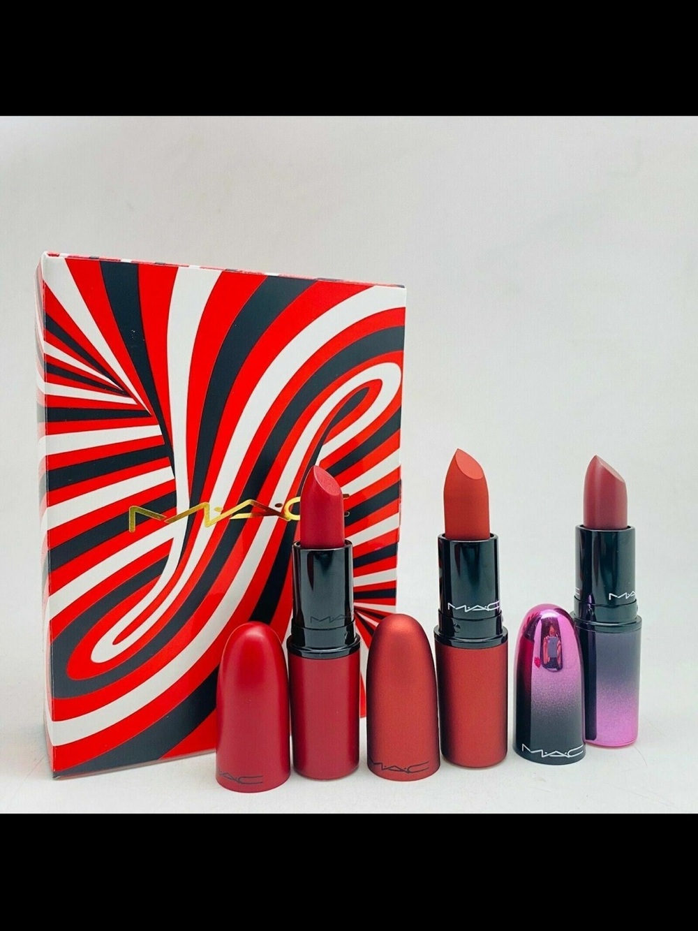 MAC 3pc Hypnotizing Kiss Of Magic Lip Set